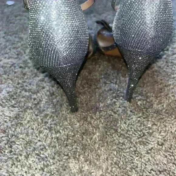 I N C heels in a size 9 1/2 with butterfly top - Picture 5 of 7